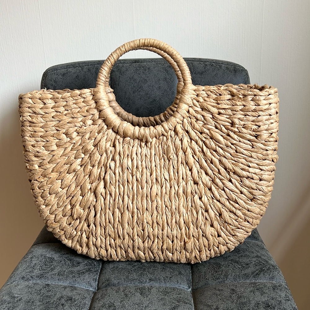 Straw beach bag